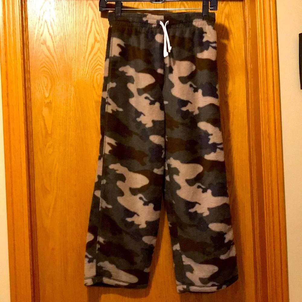 New Children’s Place fleece camouflage pants 7 - 8 green tan brown sweats lounge
